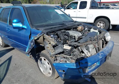 1997 Volkswagen Golf Gl z USA, uszkodzony, nr VIN 3VWFB81H7VM021260